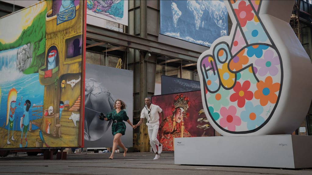 couple run around at STRAAT museum